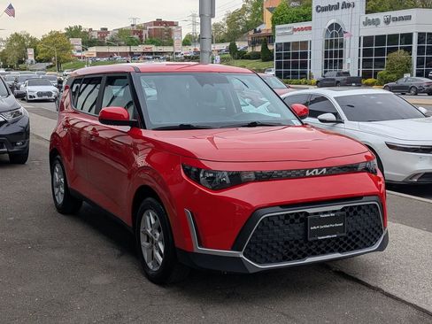 Used 2023 Kia Soul LX w/ LX Technology Package FWD image 4