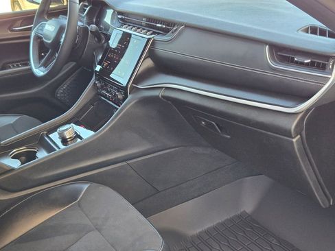 Used 2025 Jeep Grand Cherokee Altitude image 26