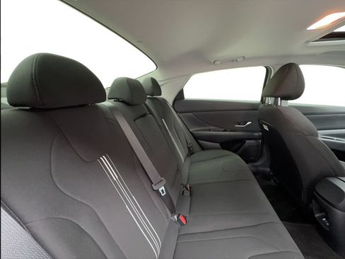 Used 2025 Hyundai Elantra SEL FWD image 28