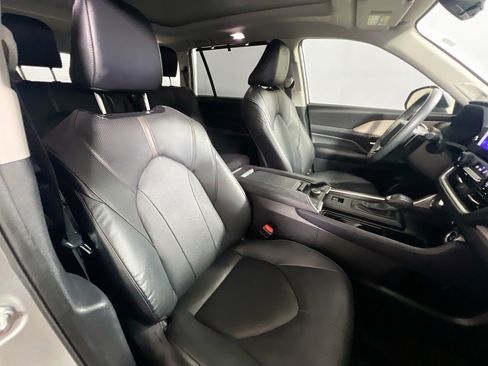Used 2024 Toyota Grand Highlander AWD image 30