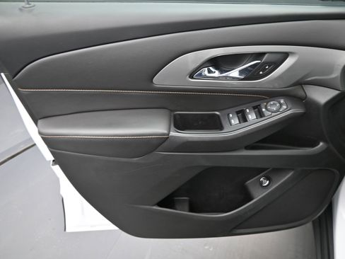 Used 2020 Chevrolet Traverse LT image 12