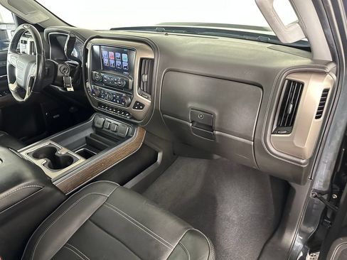 Used 2019 GMC Sierra 2500 Denali w/ Duramax Plus Package AWD/4WD image 31