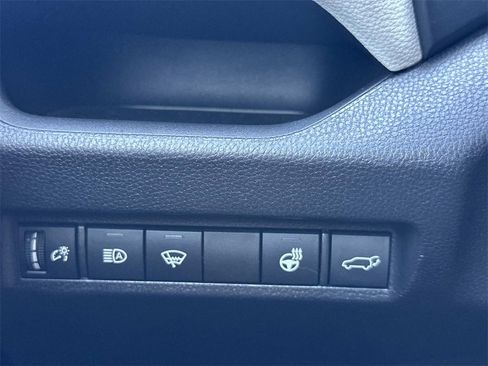 Used 2022 Toyota RAV4 XLE Premium image 15