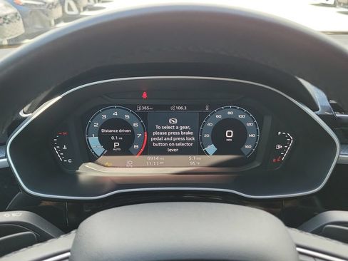 Used 2025 Audi Q3 2.0T Premium w/ Black Optic Sport Package AWD/4WD image 11