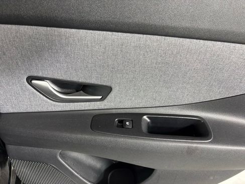 Used 2025 Hyundai Elantra Limited FWD image 15