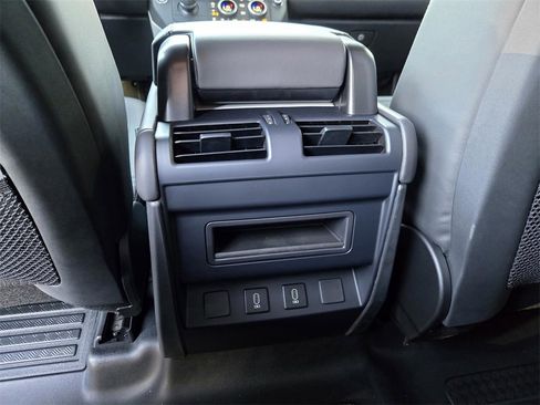 New 2026 Land Rover Defender 110 X-Dynamic SE image 9