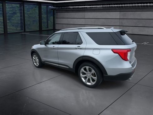 Used 2020 Ford Explorer Platinum w/ Premium Technology Package image 6