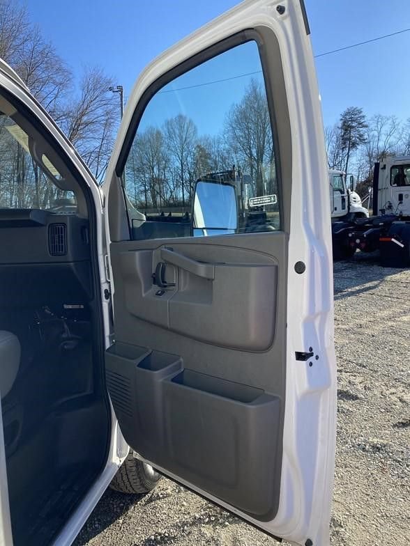 Used 2024 Chevrolet Express 3500 w/ Power Convenience Package RWD image 24