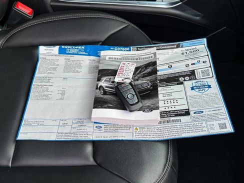 Used 2022 Ford Explorer XLT w/ Equipment Group 202A image 33