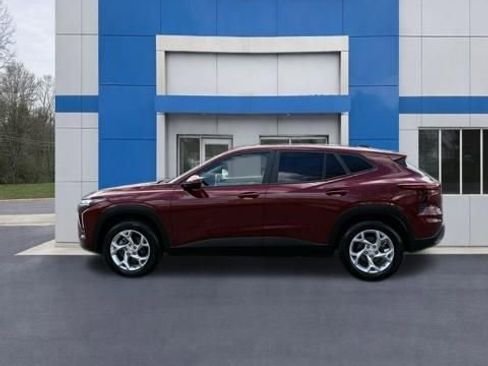 Used 2024 Chevrolet Trax LS w/ LS Convenience Package image 6