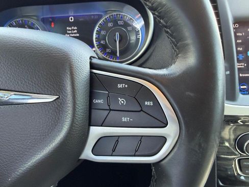 Used 2022 Chrysler 300 Touring w/ Sport Appearance Package RWD image 12