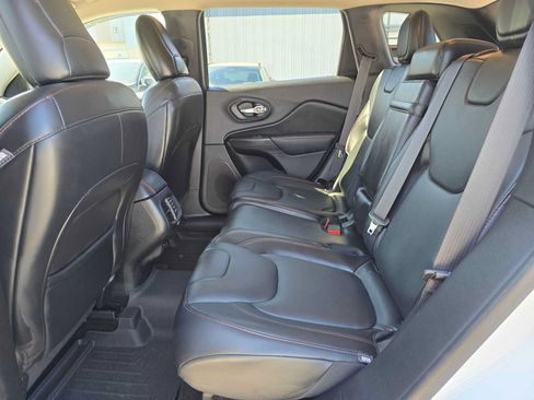 Used 2016 Jeep Cherokee Trailhawk w/ Comfort/Convenience Group AWD/4WD image 15
