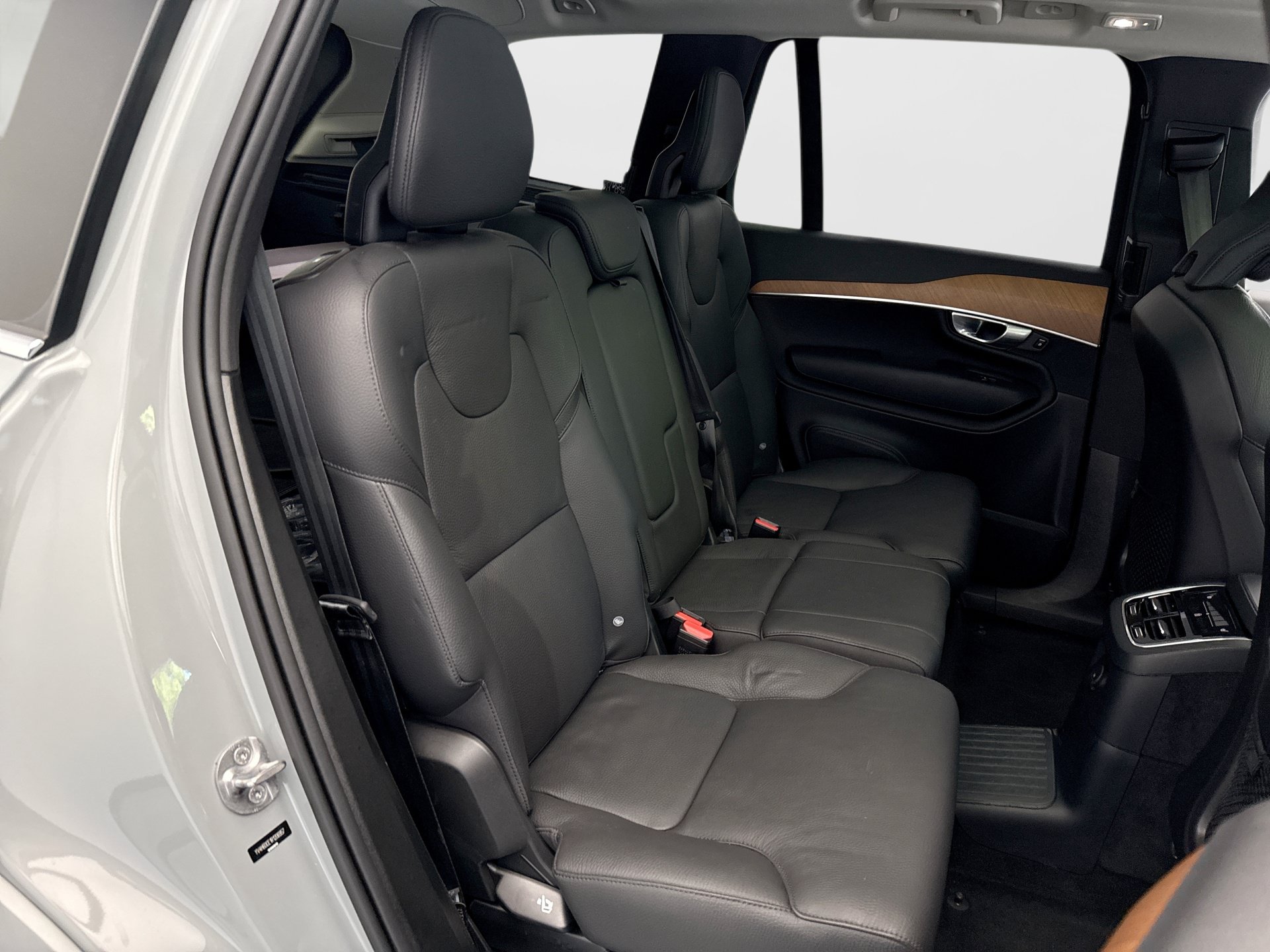 Used 2024 Volvo XC90 T8 Plus w/ Protection Package Premier AWD/4WD image 19