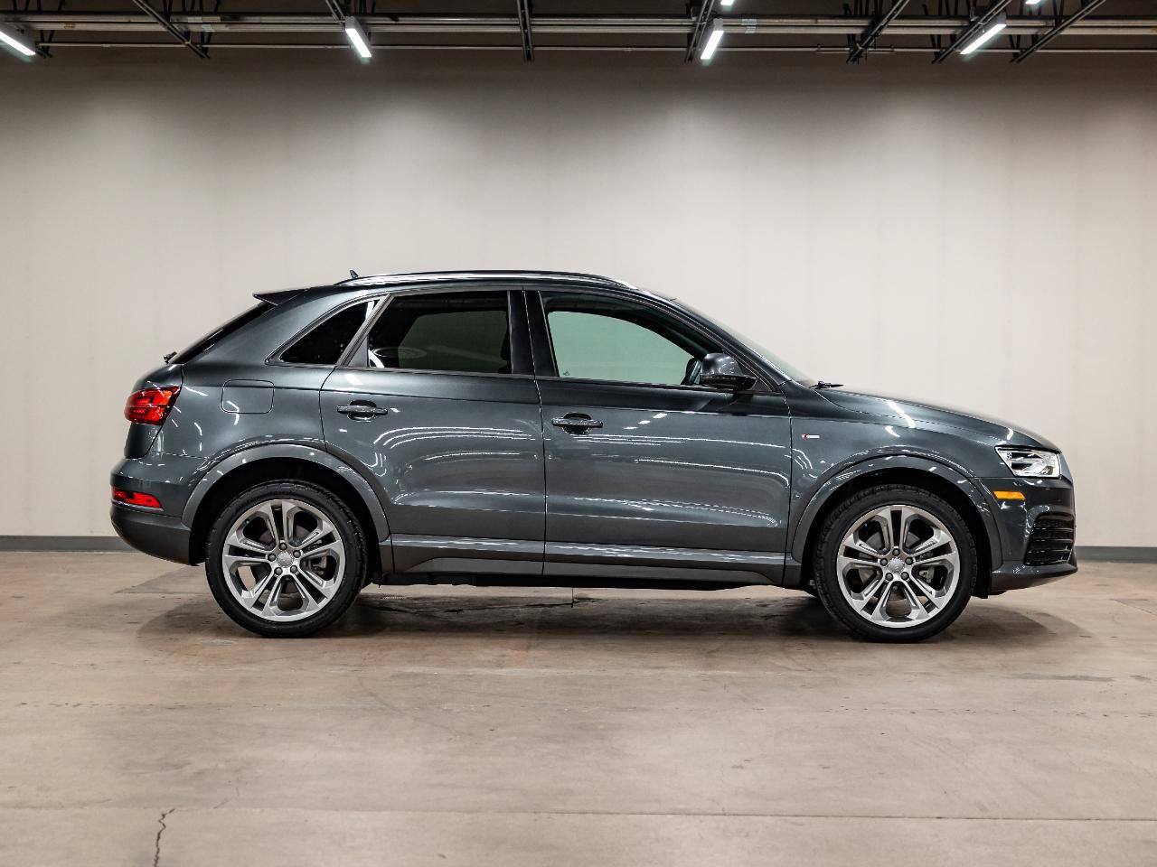 Used 2018 Audi Q3 2.0T Premium w/ Convenience Package AWD/4WD image 4