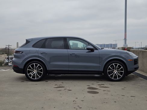 Certified 2025 Porsche Cayenne image 9