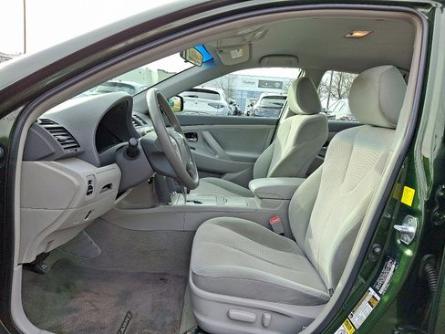 Used 2011 Toyota Camry LE image 17
