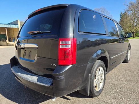 Used 2008 Dodge Grand Caravan SXT image 9