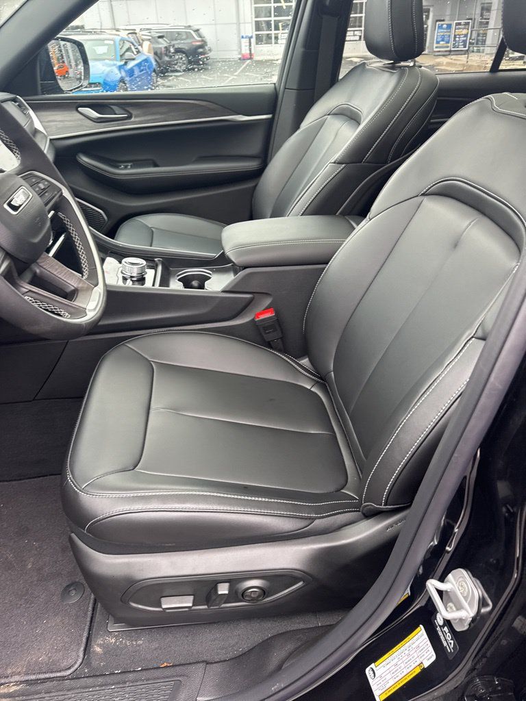New 2026 Jeep Grand Cherokee Limited AWD/4WD image 9