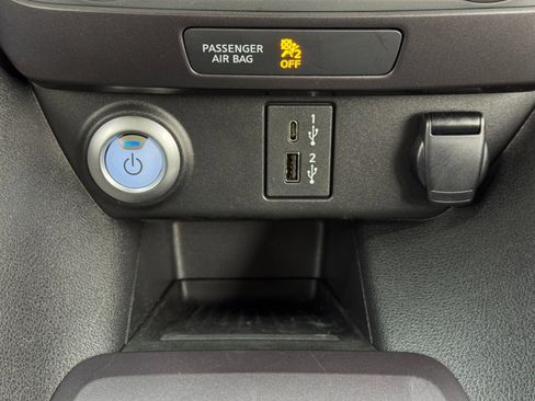 Used 2025 Nissan Leaf S image 24