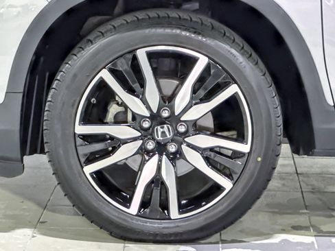 Used 2019 Honda Pilot Touring image 11