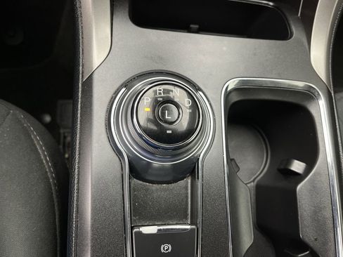 Used 2019 Ford Fusion SE FWD image 25