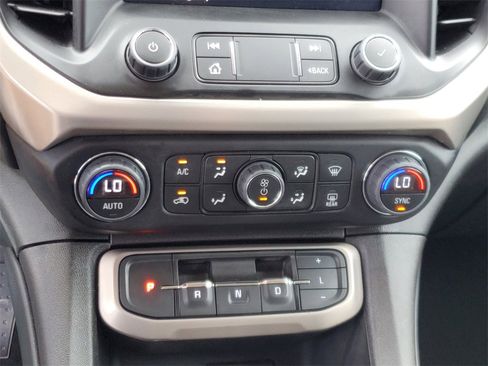 Used 2023 GMC Acadia Denali image 29