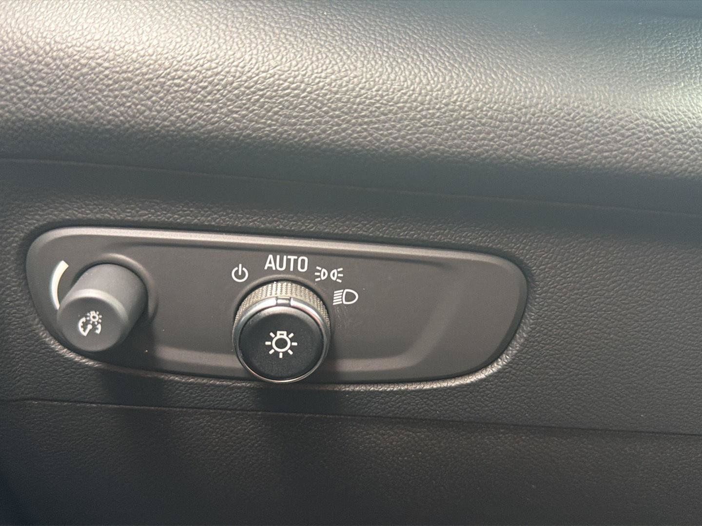 Used 2022 Buick Envision Preferred FWD image 22