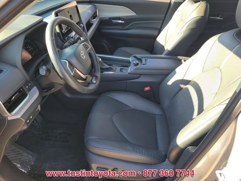 Used 2024 Toyota Grand Highlander Platinum image 10