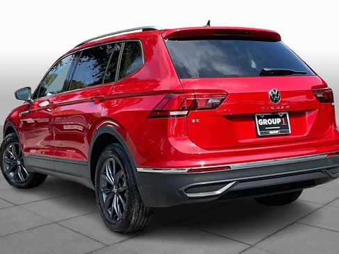 Certified 2023 Volkswagen Tiguan SE w/ Panoramic Sunroof Package image 12