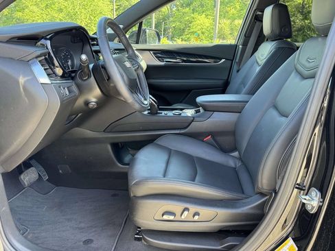 Used 2024 Cadillac XT6 Premium Luxury w/ LPO, Floor Liner Package FWD image 20