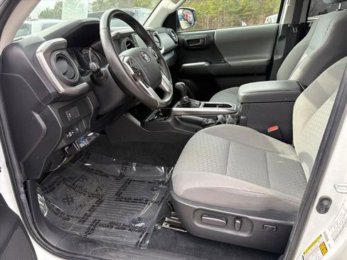 Used 2023 Toyota Tacoma SR5 w/ Technology Package AWD/4WD image 12