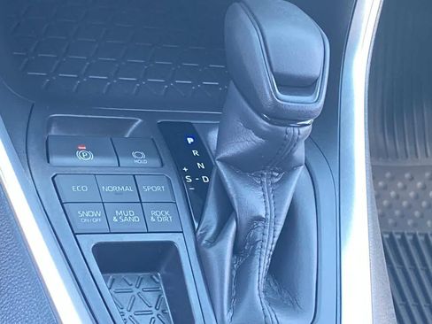 Certified 2025 Toyota RAV4 LE AWD/4WD image 19