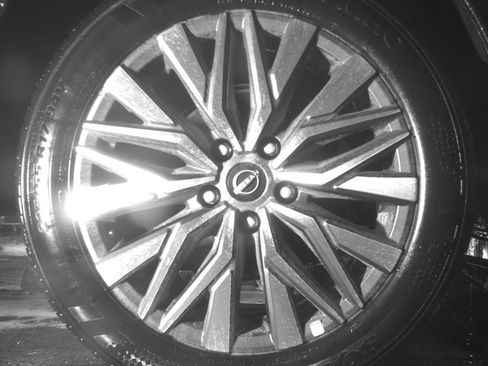 Used 2025 Nissan Altima 2.5 SV FWD image 15