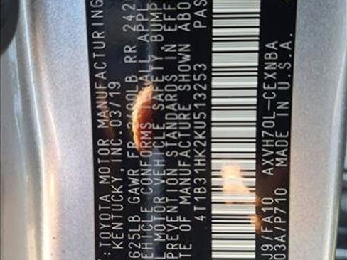 Used 2019 Toyota Camry LE image 19