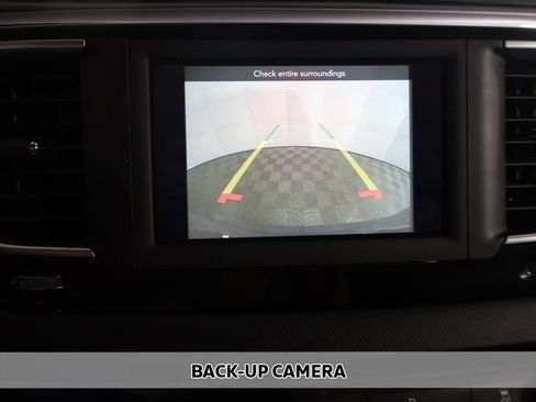 Used 2020 Chrysler Pacifica Touring-L image 4