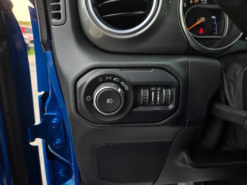 Used 2021 Jeep Wrangler Unlimited Sahara AWD/4WD image 13