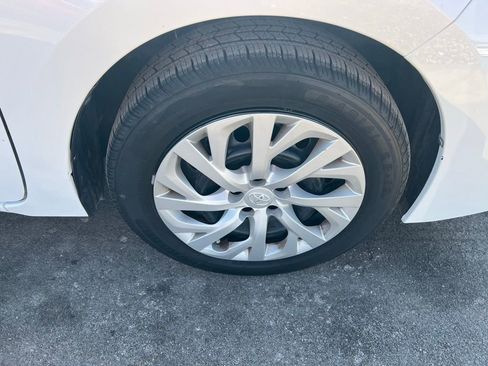 Used 2019 Toyota Corolla LE image 10