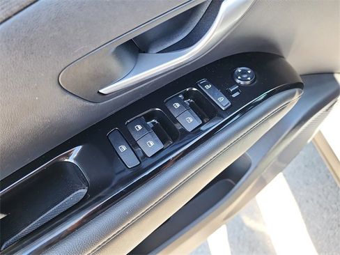 Used 2024 Hyundai Santa Cruz Limited image 11