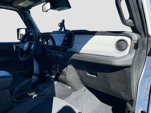 Certified 2024 Jeep Gladiator Sport image 26