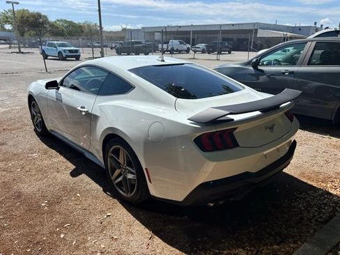 Used 2025 Ford Mustang Coupe RWD image 9
