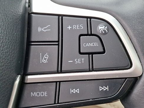 Certified 2022 Toyota Highlander XLE image 23