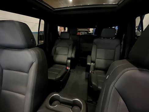 Used 2023 Chevrolet Suburban Z71 w/ Luxury Package image 29