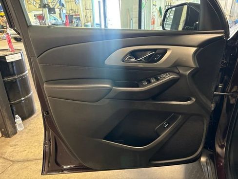 Used 2020 Chevrolet Traverse LT w/ Driver Confidence II Package AWD/4WD image 10