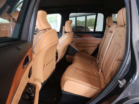 Used 2022 Jeep Grand Cherokee Summit AWD/4WD image 34