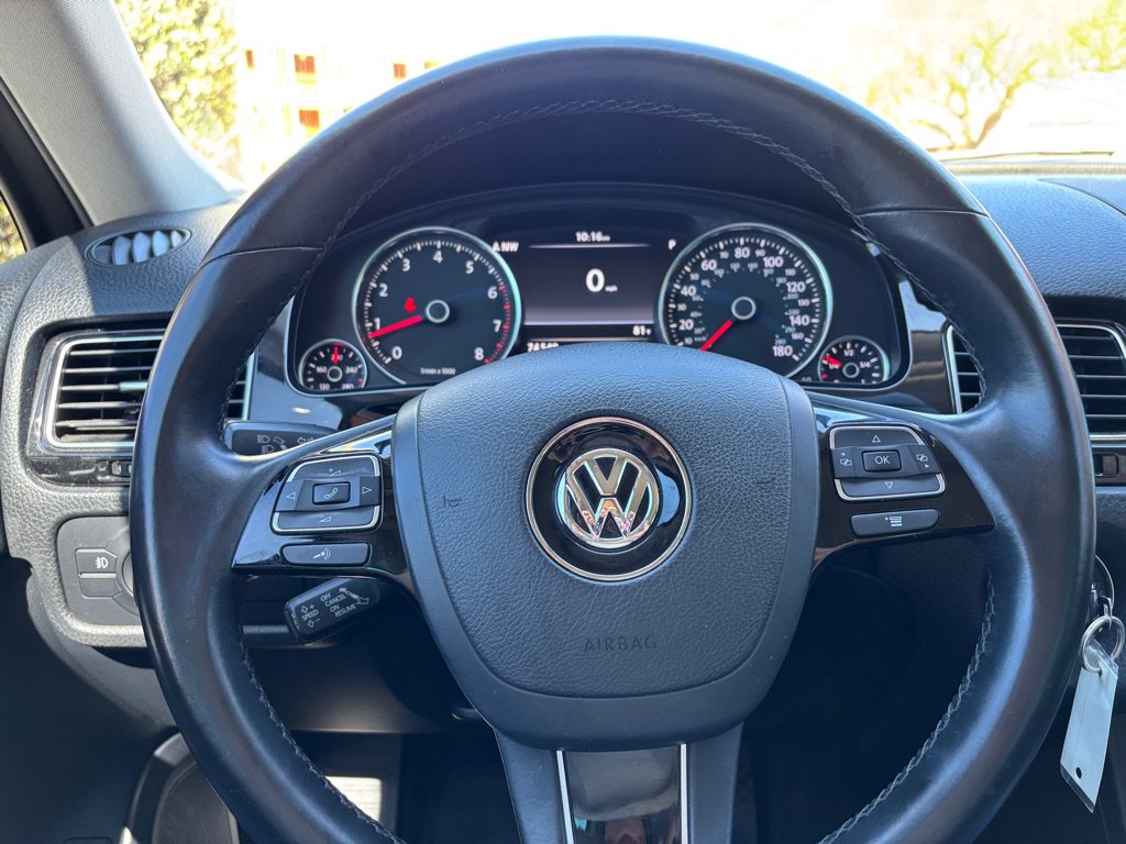Used 2011 Volkswagen Touareg Sport AWD/4WD image 11