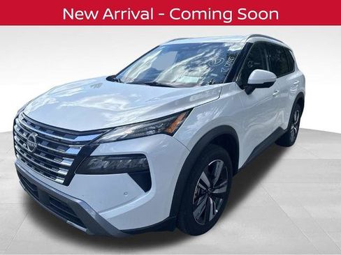 Certified 2026 Nissan Rogue SL FWD image 2