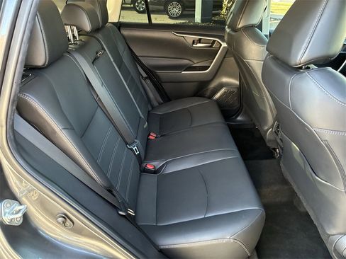Used 2023 Toyota RAV4 XLE Premium image 31