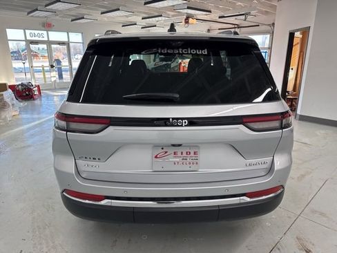 Used 2023 Jeep Grand Cherokee Limited w/ Luxury Tech Group II image 9