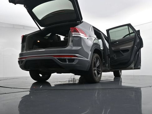 Used 2022 Volkswagen Atlas Cross Sport SEL R-Line AWD/4WD image 42