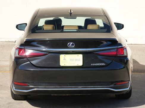 Used 2020 Lexus ES 300h FWD image 47
